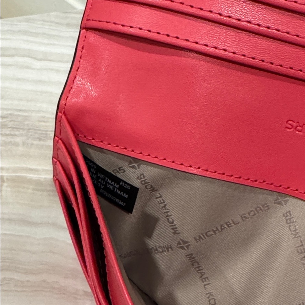 Michael Kors Bag Carson Pink Leather Embossed Logo Crossbody Wallet Set - Picture 16 of 17